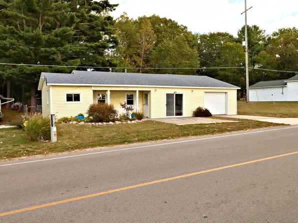 6110 Loud Dr, Oscoda, MI 48750