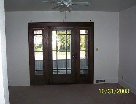 3rd image of 209 E Broadway Ave