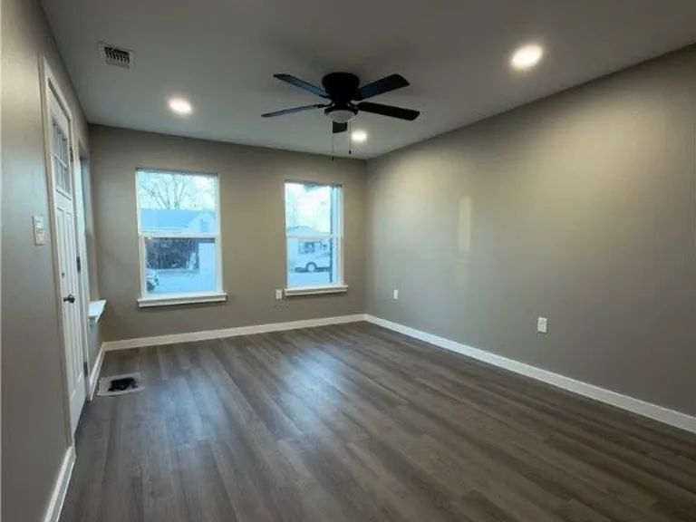 1312 E Anaqua Ave — Photo 3