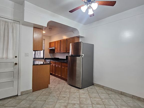 3rd image of 3061 32nd St #1