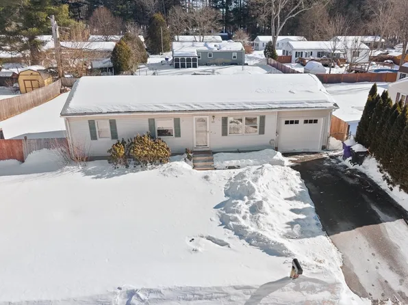 39 Thyme Ln, Springfield, MA 01129