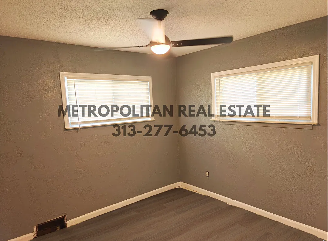 3 bed, 833 sqft, $1,350 — Photo 2
