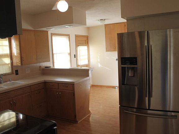 5th image of 2103 N Van Buren St