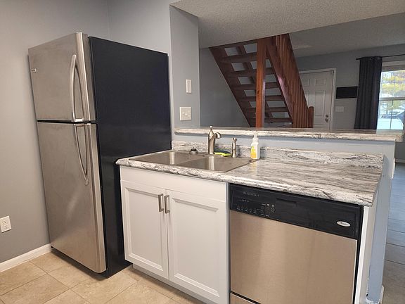 5th image of 4995 Singleton Dr