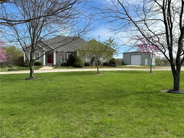 22201 S Valley Rd, Pleasant Hill, MO 64080