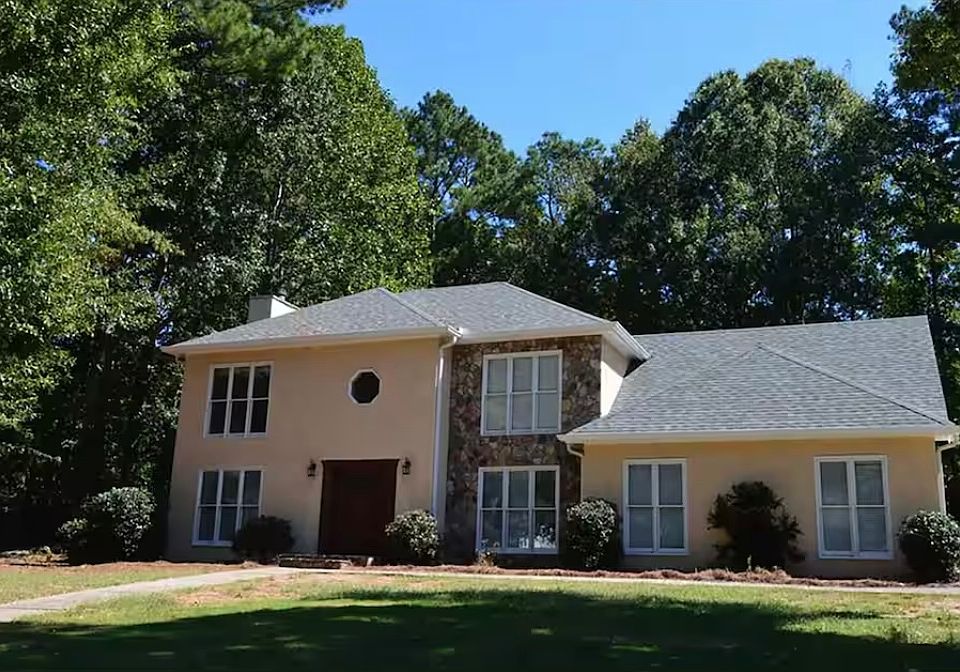 1st image of 208 Crescent Oak