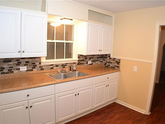 3rd image of 1203 W Russell Ave