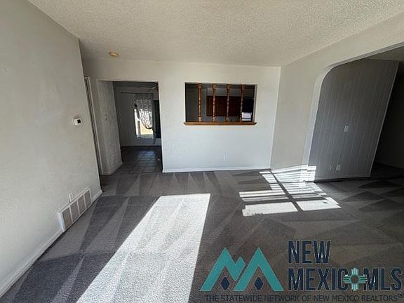 3rd image of 620 Circle Dr