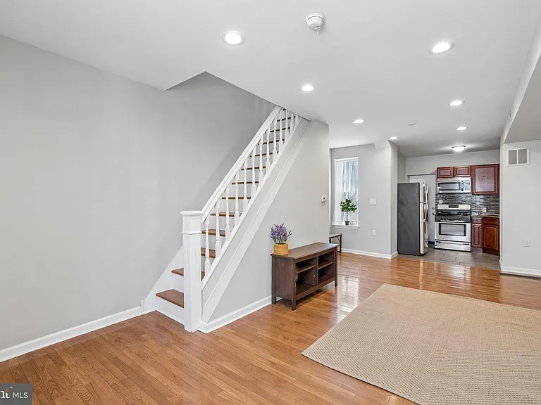 2220 Cantrell St — Photo 2