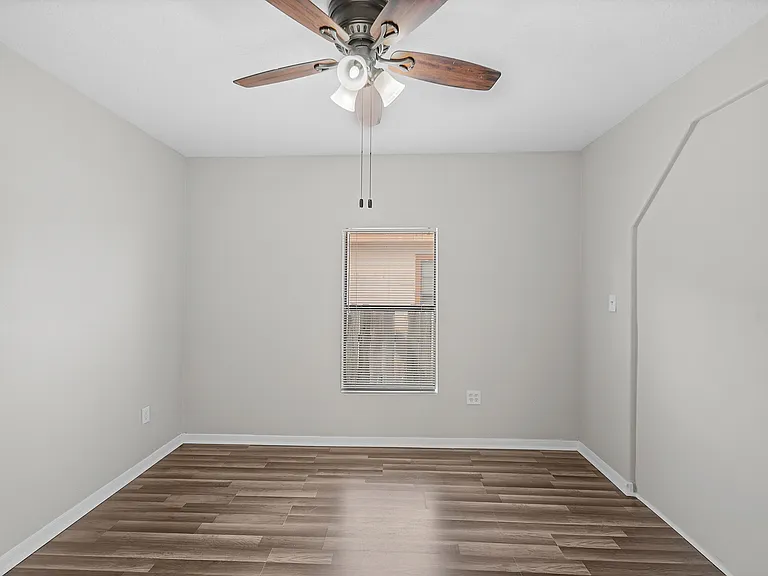 1322 Magnolia St — Photo 8