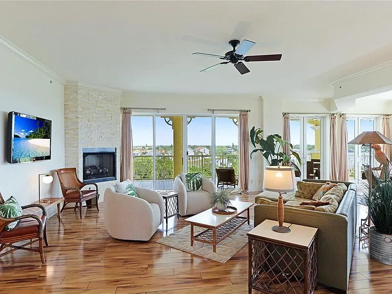 1308 Old Stickney Point Rd #WP3 — Photo 3