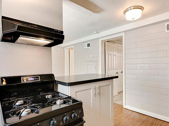 4th image of 2426 Clay St Unit 2438