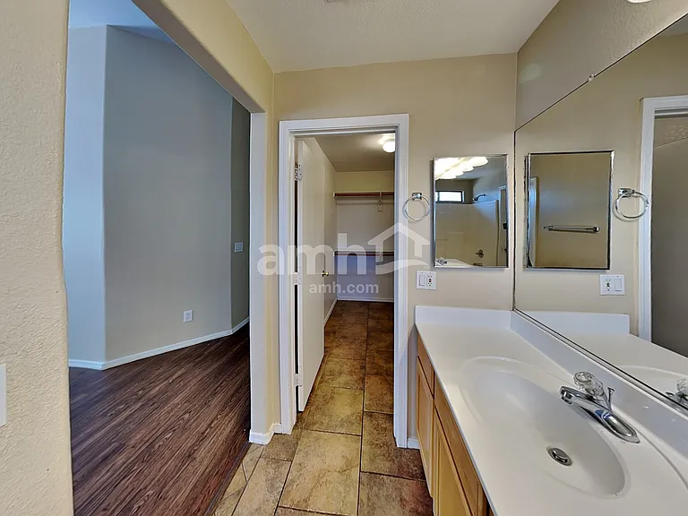9117 W Hazelwood St — Photo 11