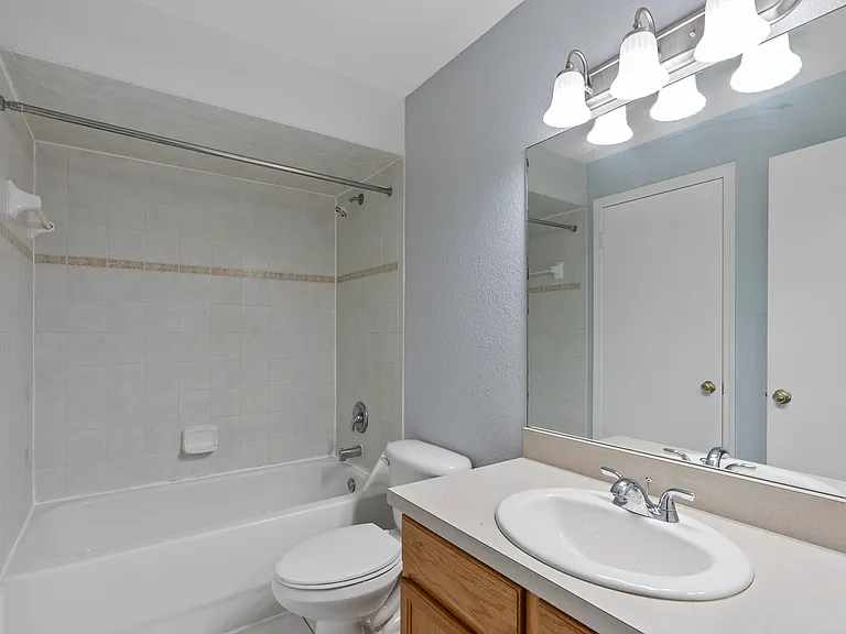 37314 Embassy Park Ln — Photo 14