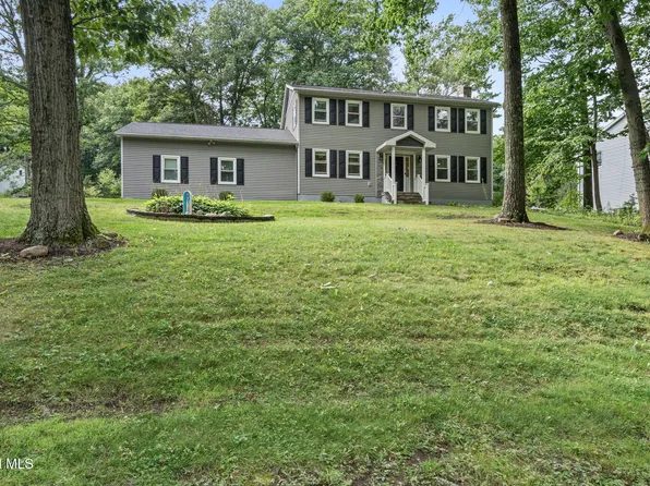 2279 Pine Ridge Road, Niskayuna, NY 12309