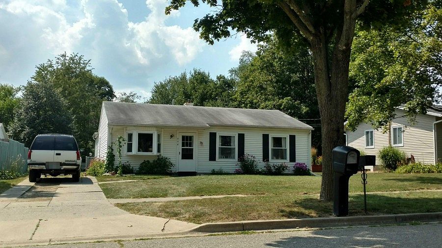 1st image of 826 Brookdale St
