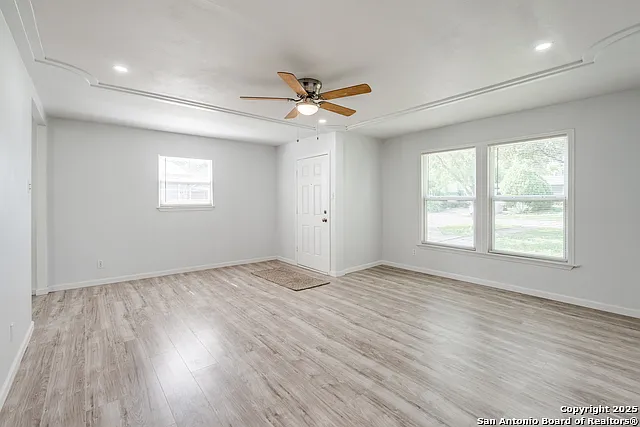 326 Sublett Dr — Photo 7