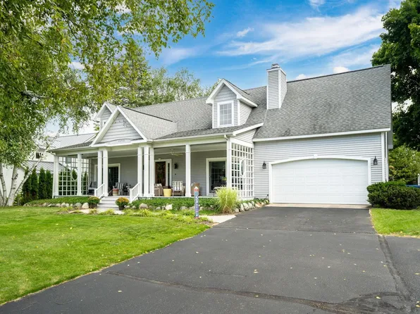13730 Peninsula Dr, Traverse City, MI 49686