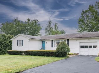 90 Columbia Dr, Amherst, MA 01002