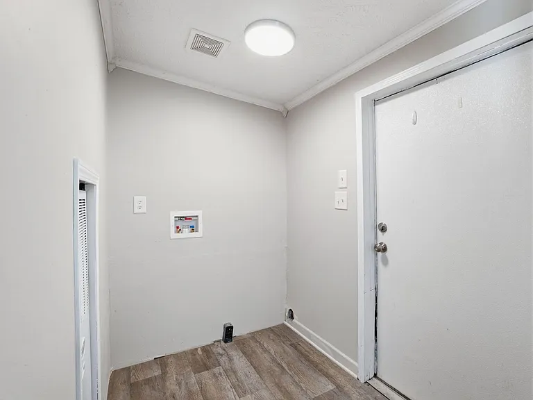 11049 Franklin St — Photo 13