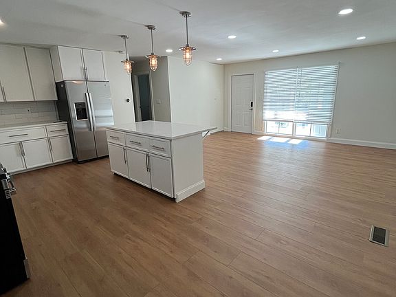 Large size and open space kitchen with Iceland and plenty of shelf space, custom cabinets and smart appliances