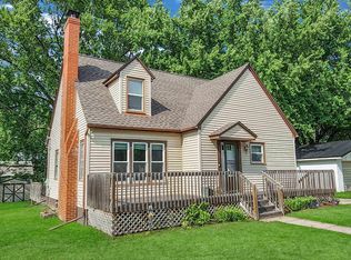 415 3rd St, Hudson, IA 50643