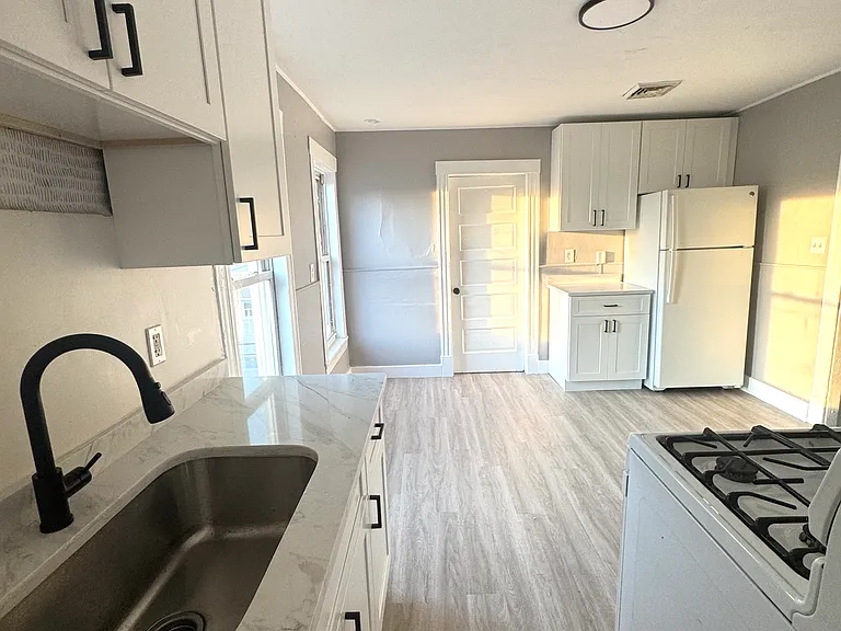 57 Meadow St #2 — Photo 4