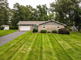 18 Lakewood Dr, Paris, IL 61944