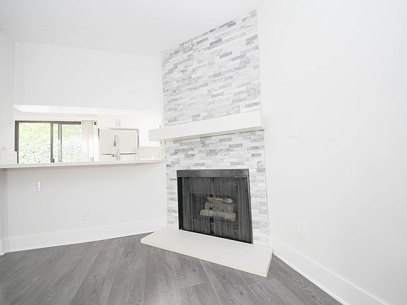 4th image of 3353 Shelby Dr APT 207