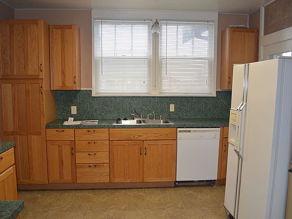 2nd image of 306 2nd St NE APT 1