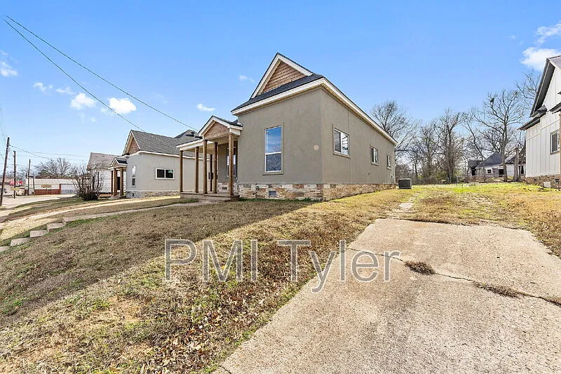 3 bed, 2.0 bath, 1516 sqft, $1,795 — Photo 2