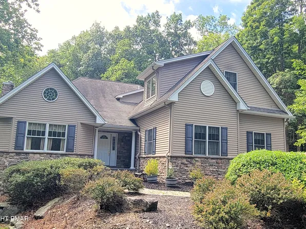 201 Garfield Ln, East Stroudsburg, PA 18301
