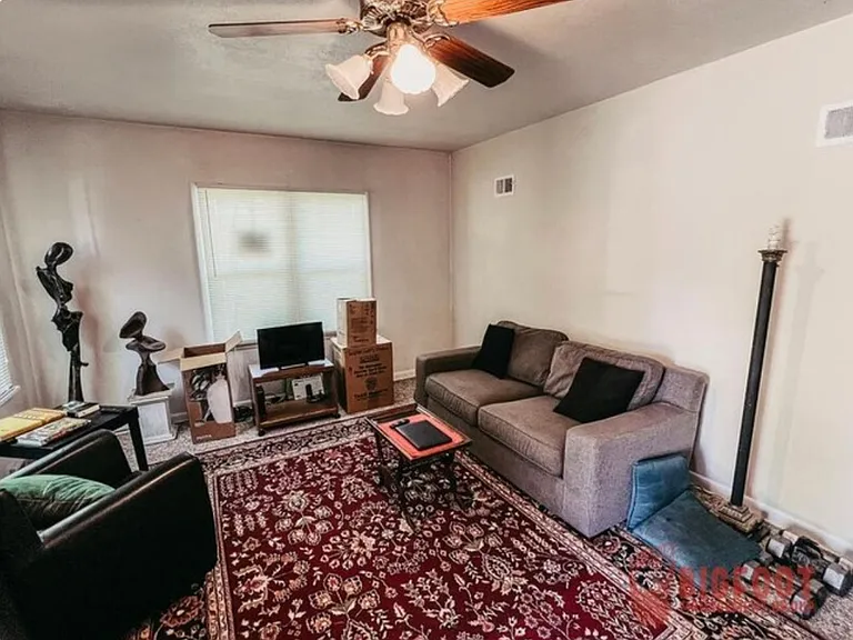 829 N Park Ave — Photo 4