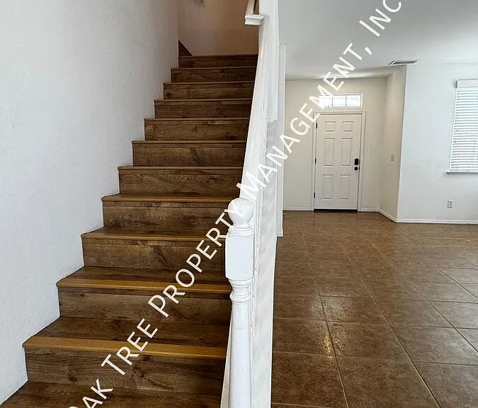 679 W Lisbon Ln — Photo 11