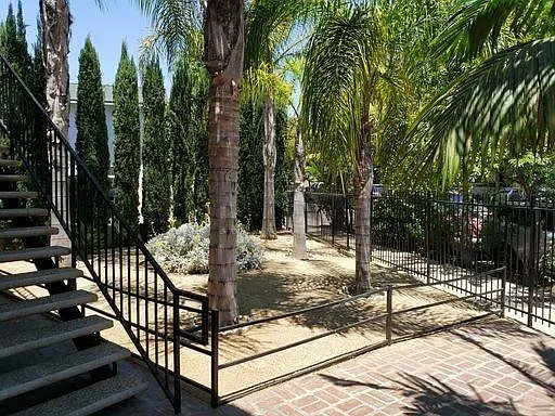 963 N Harvard Blvd #3A — Photo 2