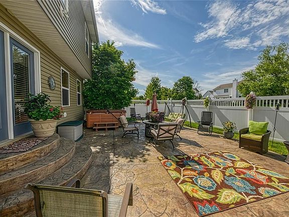 5th image of 399 Hillbrook Dr