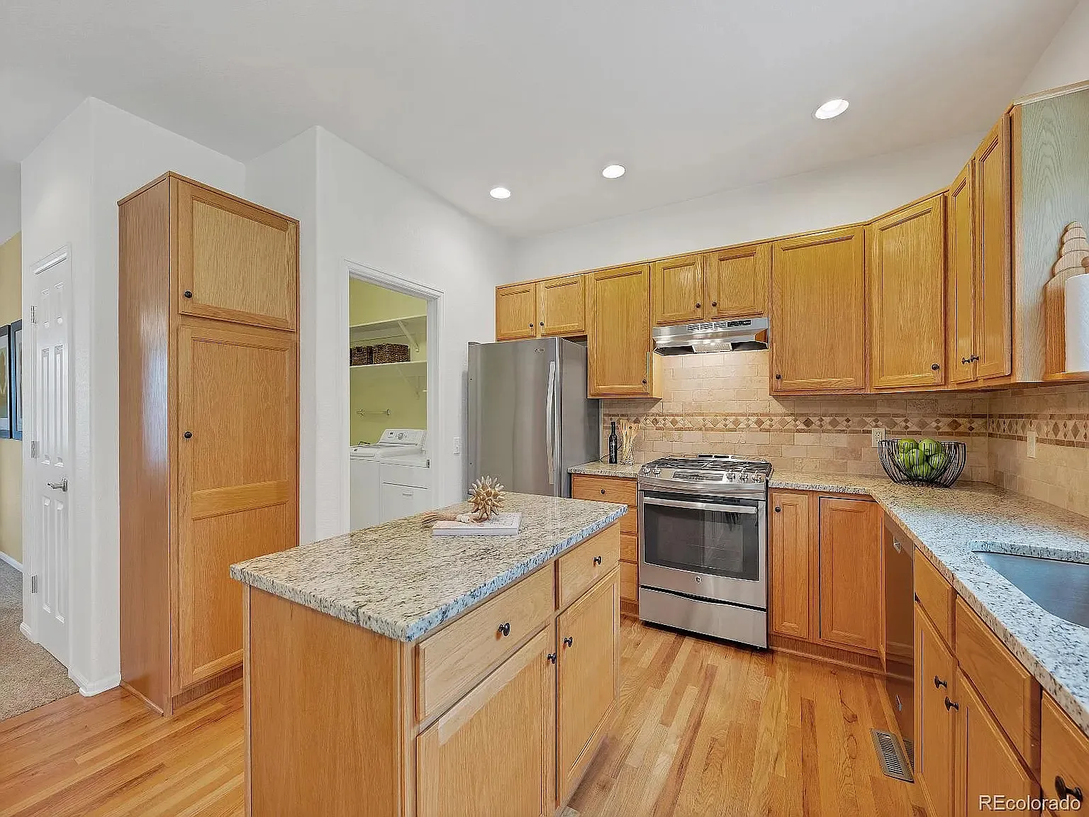 4 bed, 3075 sqft, $4,000 — Photo 4
