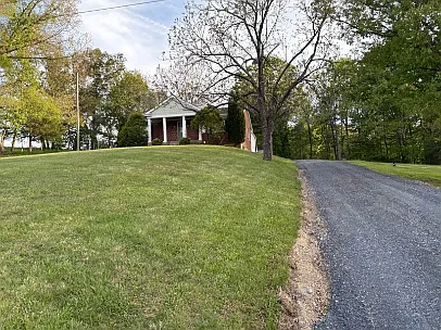 Building Photo - 772 Saint James Rd