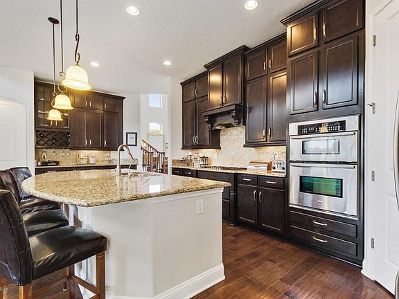 3rd image of 547 Saddlestone Dr