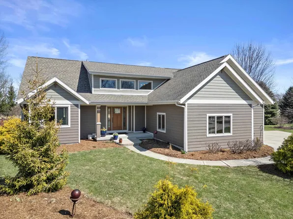 2818 Sunflower Dr, Fitchburg, WI 53711