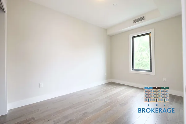 Rented by SBJ Brokerage, LLC | media 54