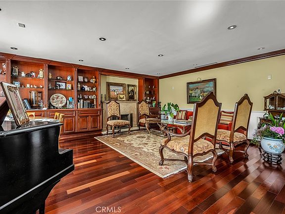 4th image of 18423 Linnet St