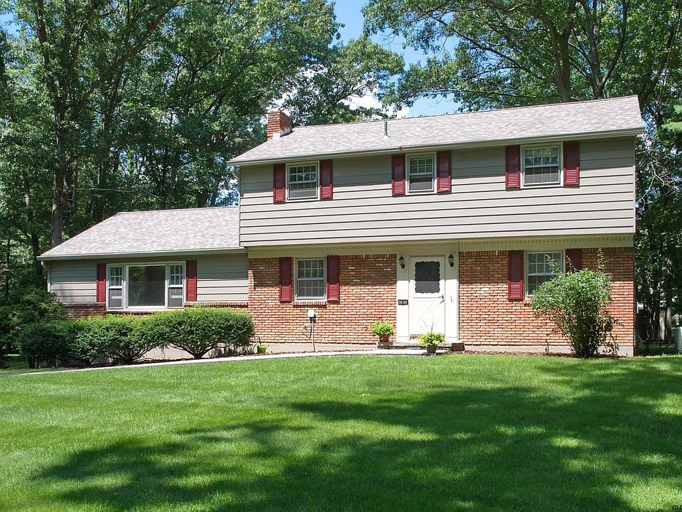 1st image of 2 Silver Maple Dr