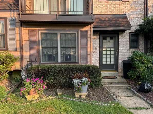 239 Bishop Dr, Aston, PA 19014