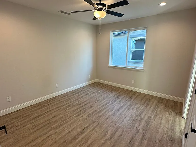 134 N Purdue Ave — Photo 10