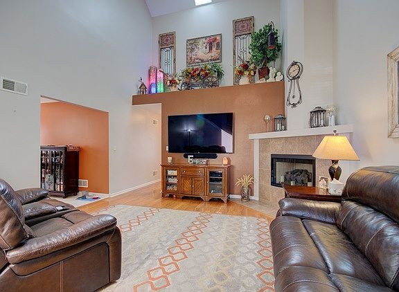 4th image of 1424 Coral Bell Dr