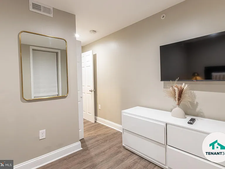 3221 Noble St #4 — Photo 13