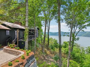 675 Blackberry Hill Rd, Silver Point, TN 38582