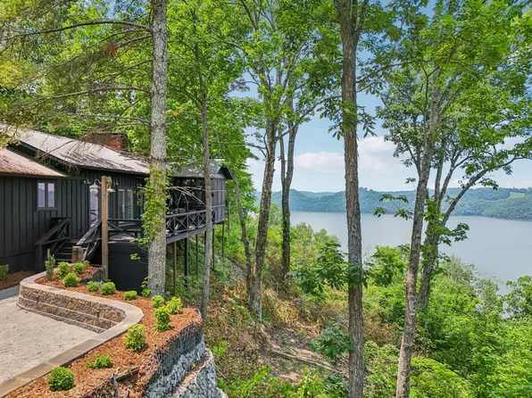 675 Blackberry Hill Rd, Silver Point, TN 38582