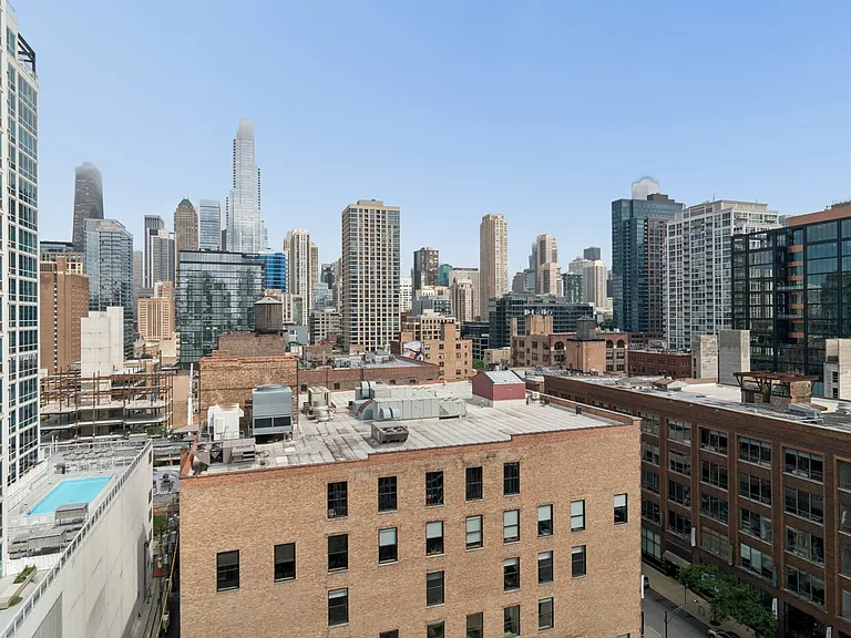 340 W Superior St #1201 — Photo 18